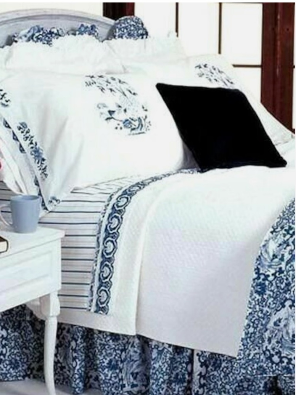 Lauren Ralph Lauren Porcelain Blue Tamarind Queen Chinoiserie Comforter Birds - Picture 3 of 4